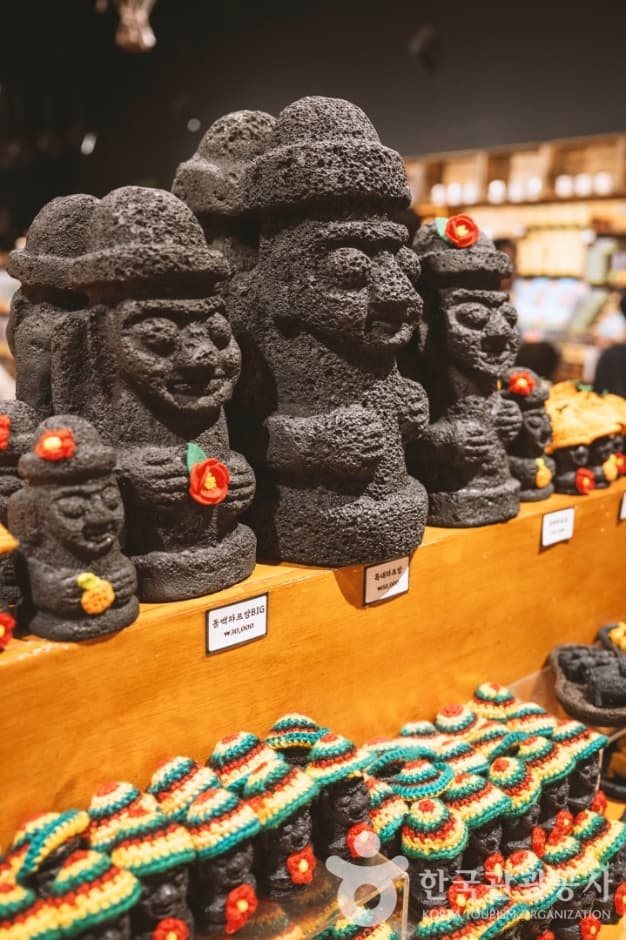 Arte Museum Jeju, a kid-friendly indoor spot, good for rainy days, in Jeju-si