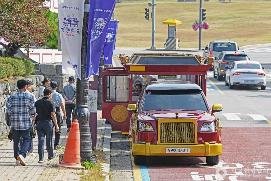 Hwaseong Fortress Tourist Trolley, a family-friendly family attraction in Suwon