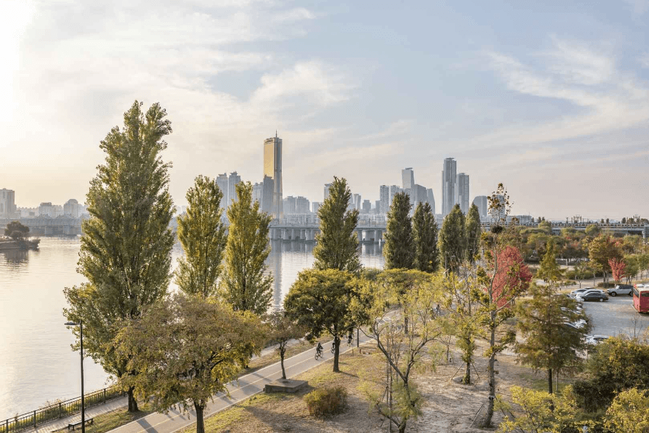 Ichon Hangang Park, an outdoor family place, in Yongsan-gu