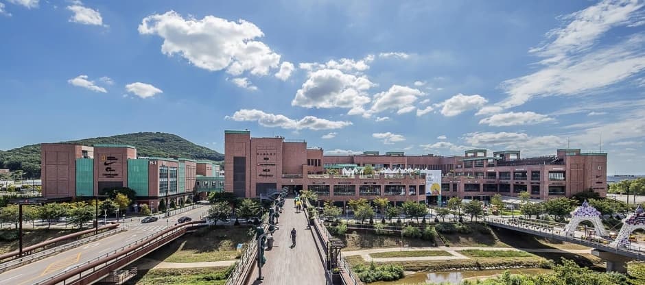 Lotte Paju Premium Outlet, a family-friendly family-friendly stop in Paju