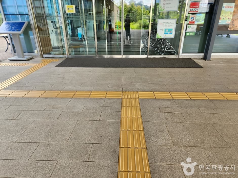Suwon Gwanggyo Museum, a kid-friendly indoor spot, good for rainy days, in Suwon-si