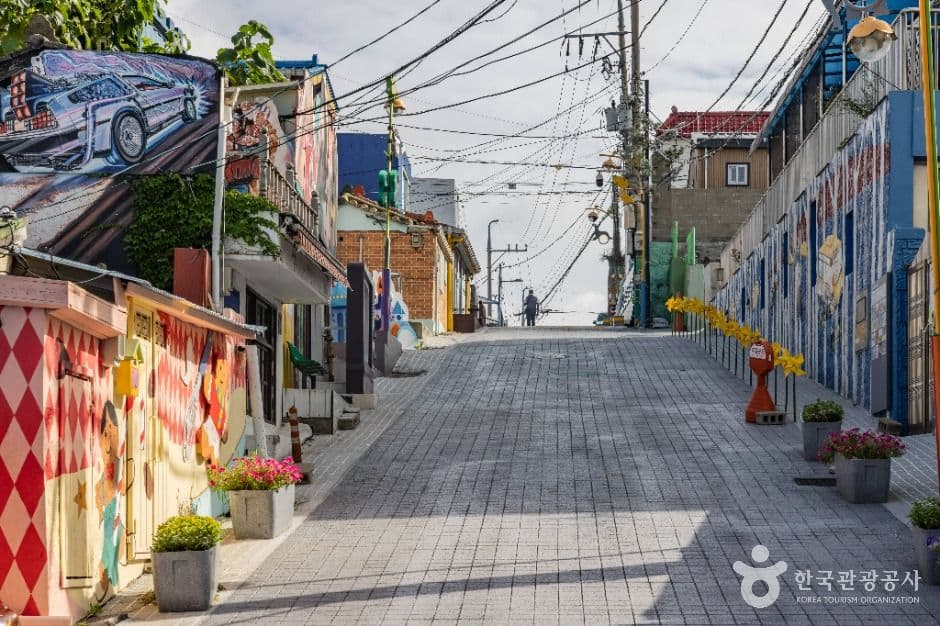 Songwol-dong Fairy Tale Village, a family-friendly park in Incheon