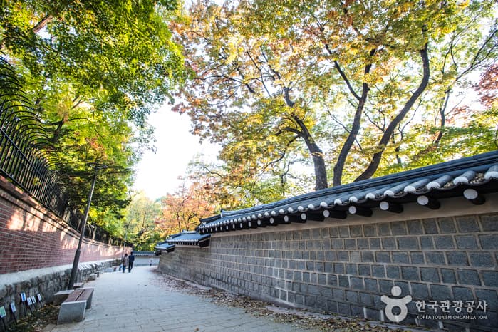 Deoksugung Palace, an outdoor family place, in Seoul