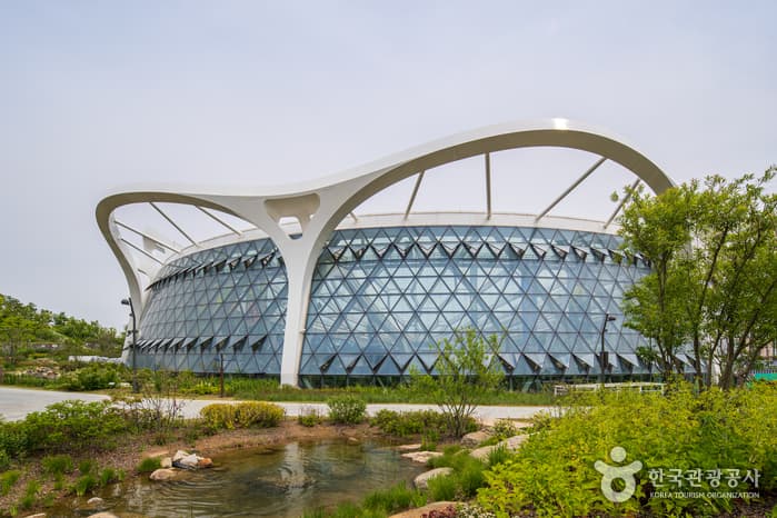 Seoul Botanic Park, a family-friendly place, good for rainy days, stroller-friendly, in Seoul