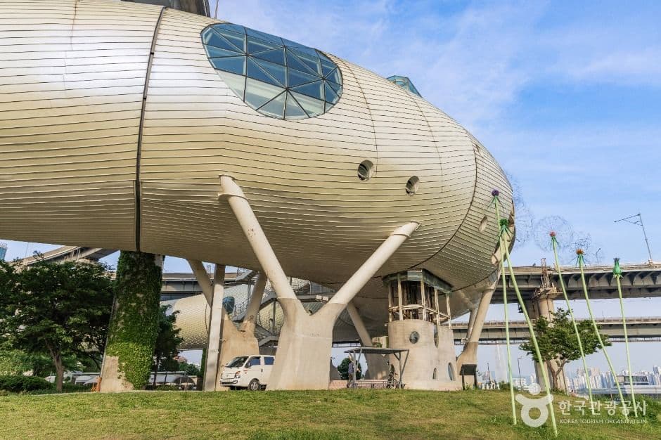 Ttukseom Hangang Park, an outdoor family place, in Gwangjin-gu