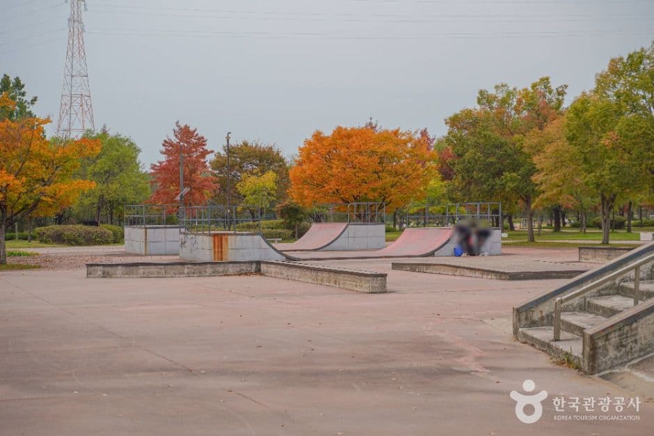 Nanji Hangang Park, an outdoor family place, in Mapo-gu