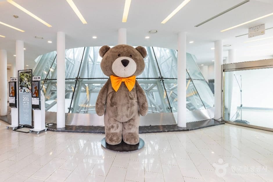 Jeju Teddy Bear Museum, a kid-friendly indoor spot, good for rainy days, in Seogwipo-si
