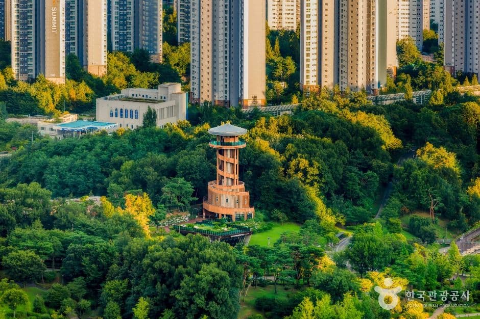 Gwanggyo Lake Park, a family-friendly park in Gwanggyo