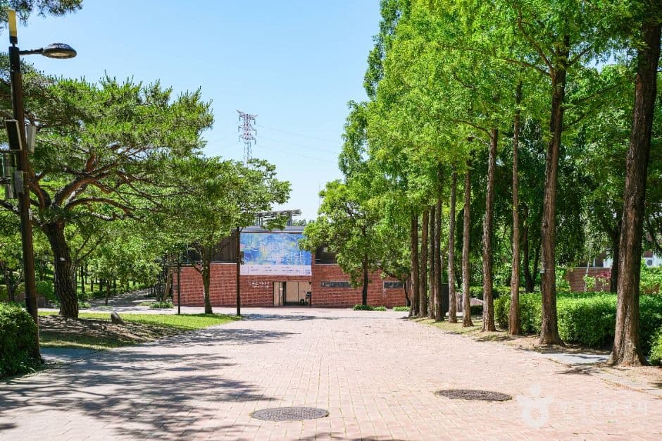 Seonyudo Park, an outdoor family place, in Yeongdeungpo-gu