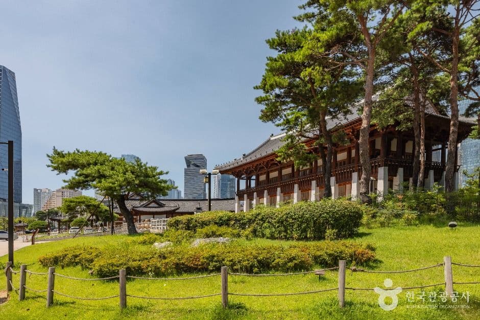 Songdo Hanok Village, a family-friendly cultural site in Incheon