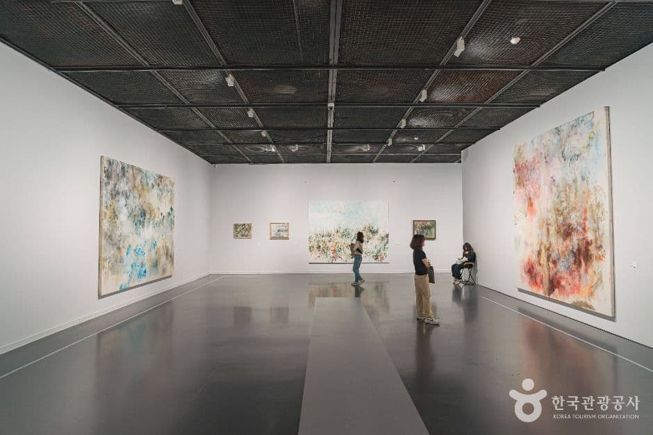 Seoul Museum of Art (Seosomun Main Branch), a kid-friendly indoor spot, good for rainy days, in Jung-gu