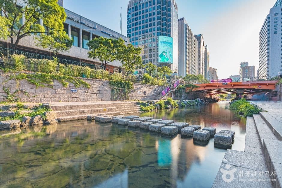 Cheonggyecheon Stream — family-friendly place in Seoul, Korea
