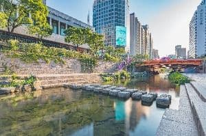 Cheonggyecheon Stream, an outdoor family place, in Seoul