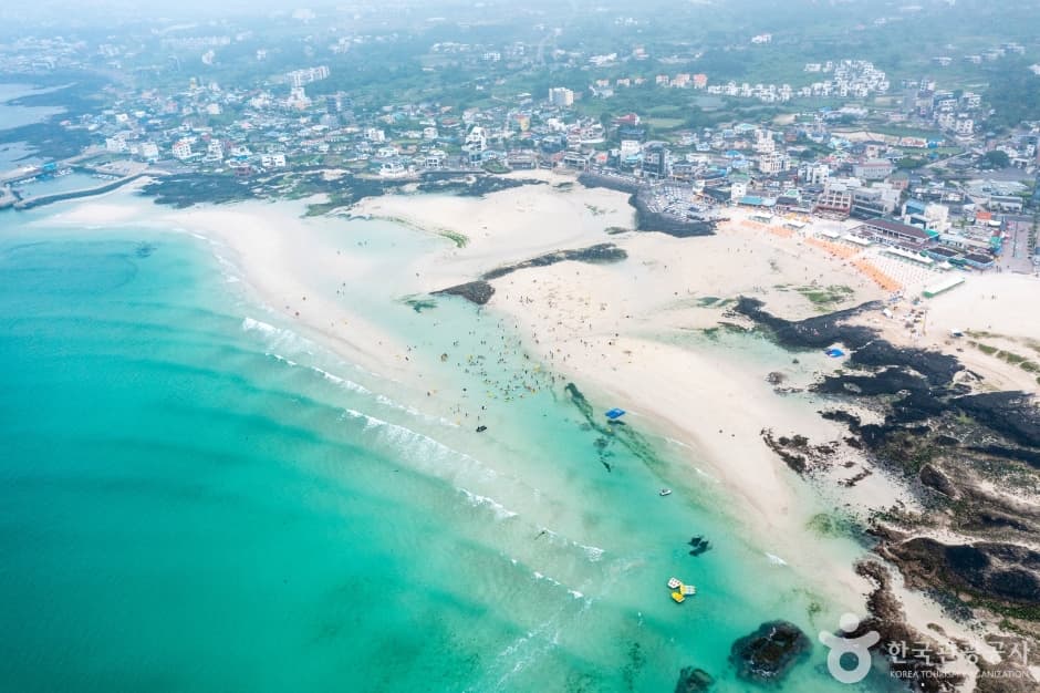 Hyeopjae Beach, a family-friendly place